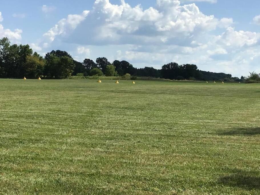 House On Grass Runway With Fly-In/Fly-Out Access Villa Tecumseh Buitenkant foto